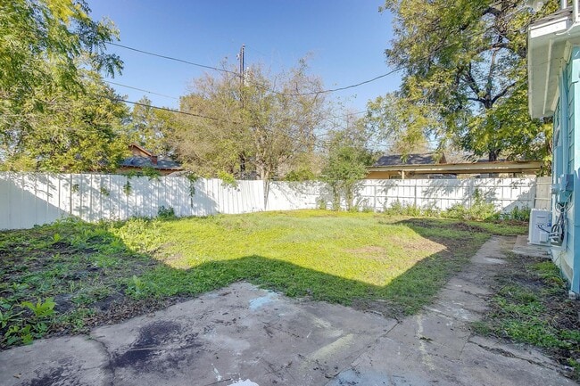 Building Photo - Newly Remodeled 2 Bed, 1 Bath Home near Historic Southside- 76110