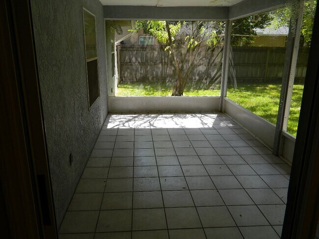 Building Photo - 317 Silver Pine Dr