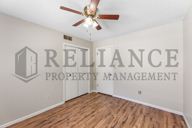 Building Photo - 1111 E Redwood Rd