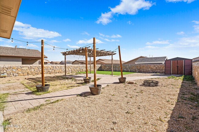 Building Photo - 10720 Canyon Sage Dr