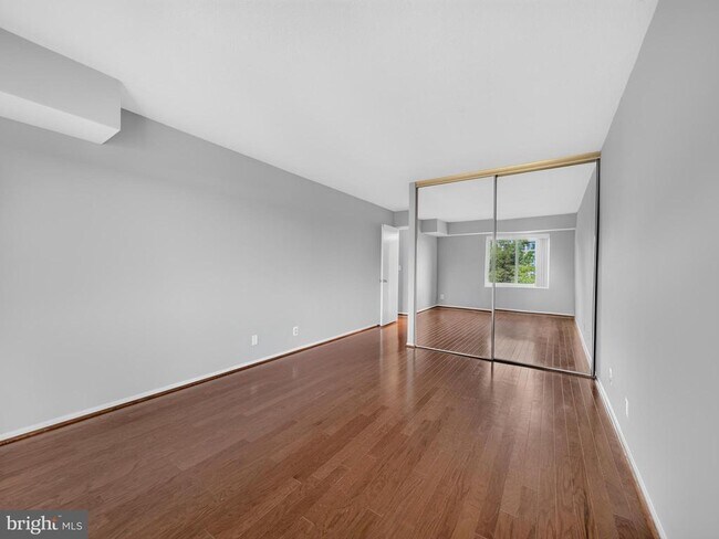 Building Photo - 8350 Greensboro Dr