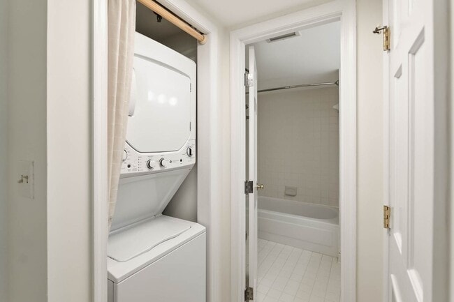 Building Photo - Penn Quarter Condo