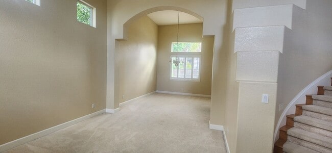 Building Photo - 5 Bedroom Home Behind the Gate of Wisteria Place