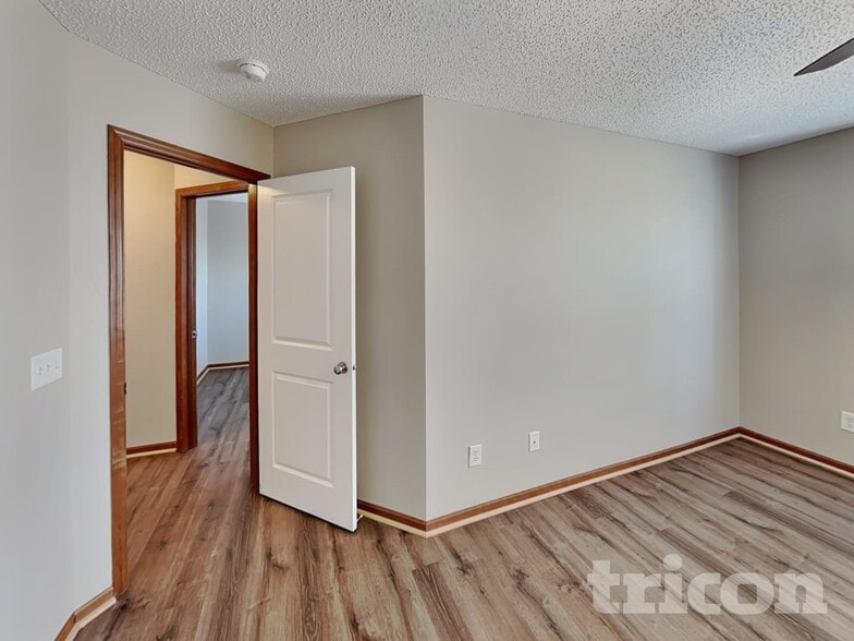 Building Photo - 7712 Lachman Ave NE