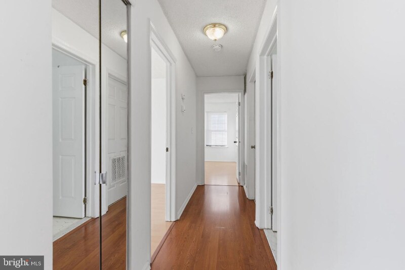 Building Photo - 30 Voscek Ct