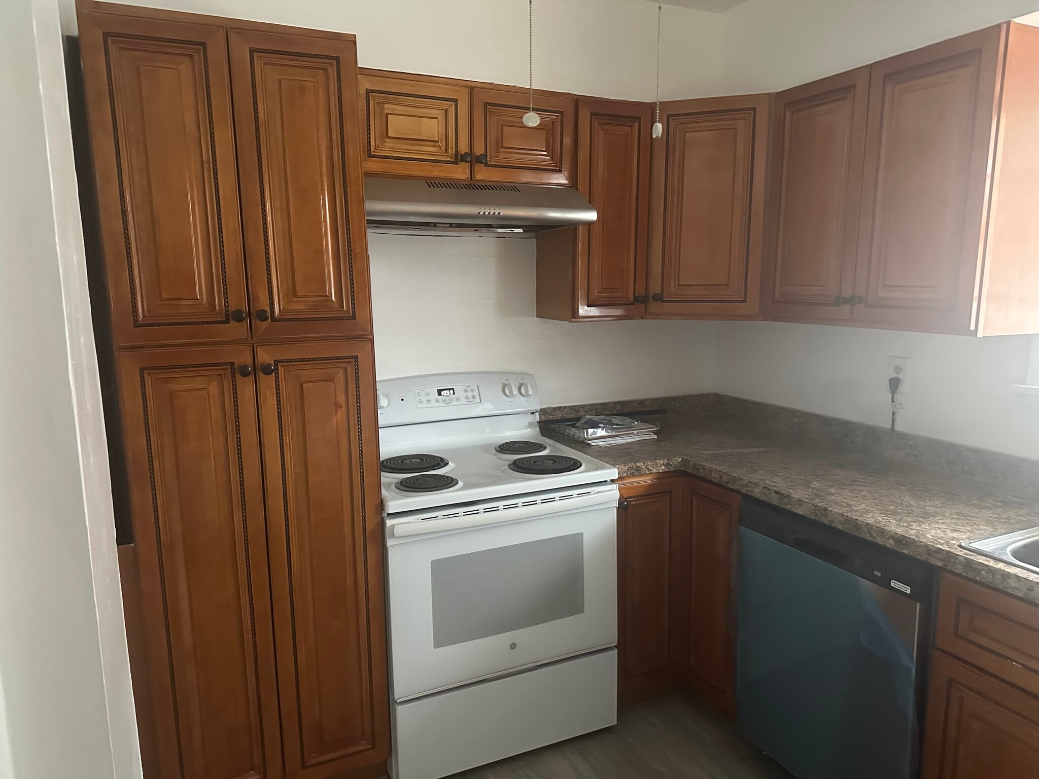 Building Photo - 421 Bethlehem Ct