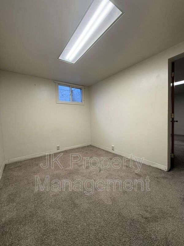 Building Photo - 1927 7th Ave N