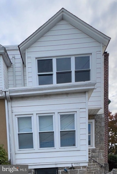 Building Photo - 7250 Radbourne Rd