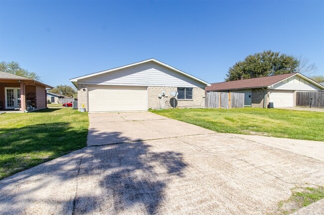 Building Photo - 14010 Meyersville Dr