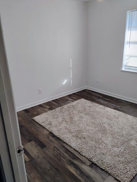 Building Photo - 1015 Louise Ln