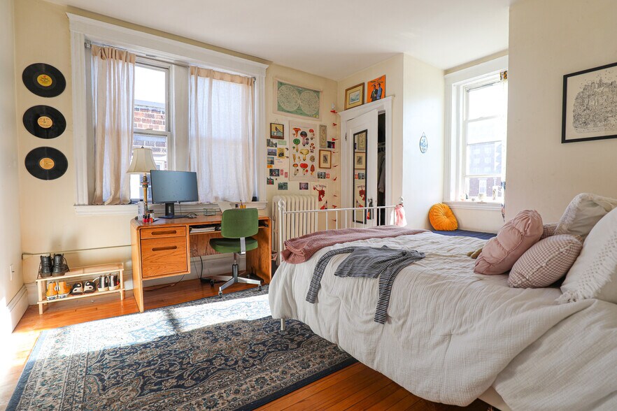 Building Photo - 63 Egmont St