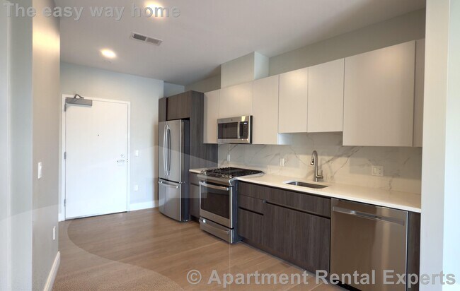 Building Photo - 9 Central St