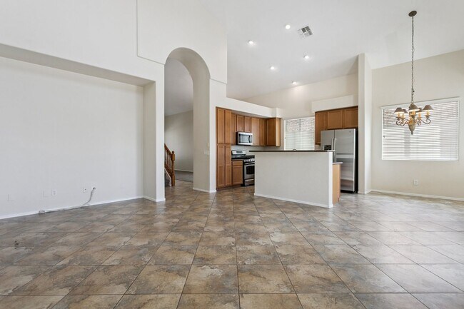 Building Photo - 5 bedroom