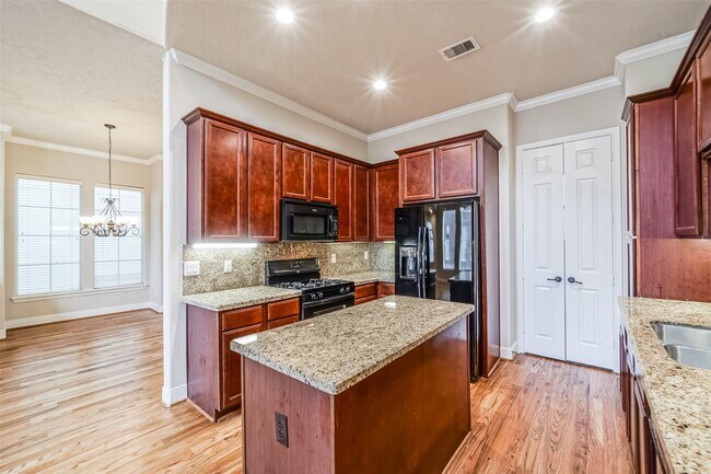 Building Photo - 1117 St Agnes St