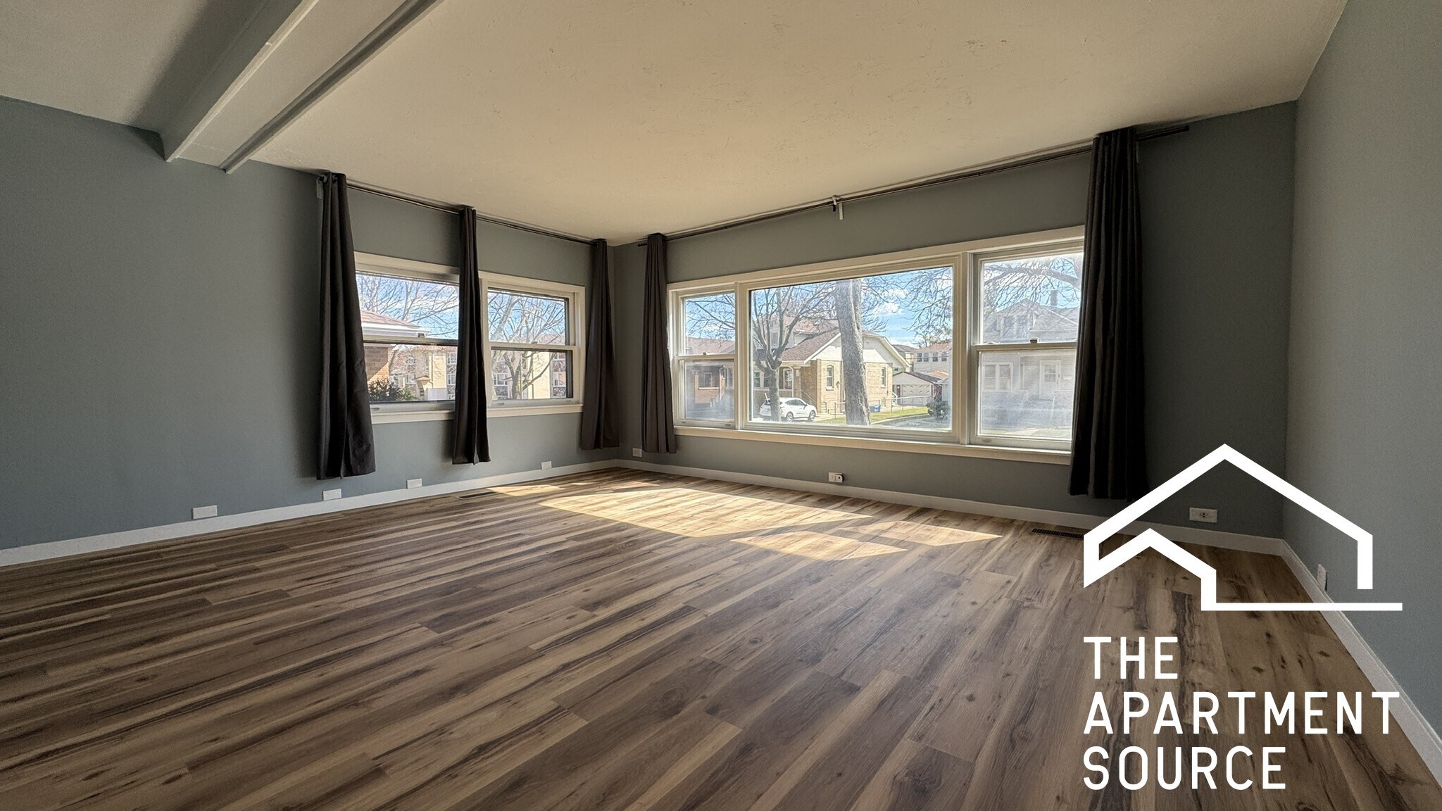 Building Photo - 5536 W Windsor Ave