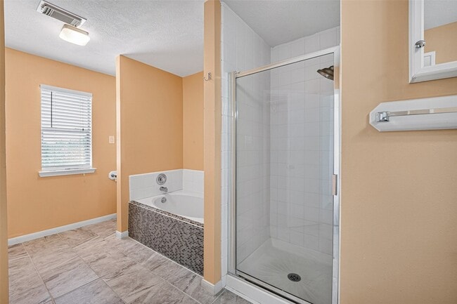 Building Photo - 1806 Oak Ridge Dr