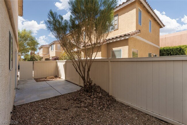 Building Photo - 3829 Bayamon St