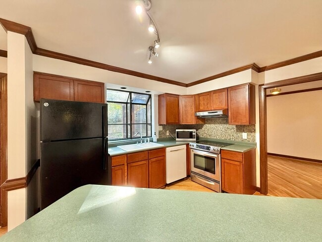 Building Photo - Charming 3BD, 2BA North Raleigh Home in Pr...