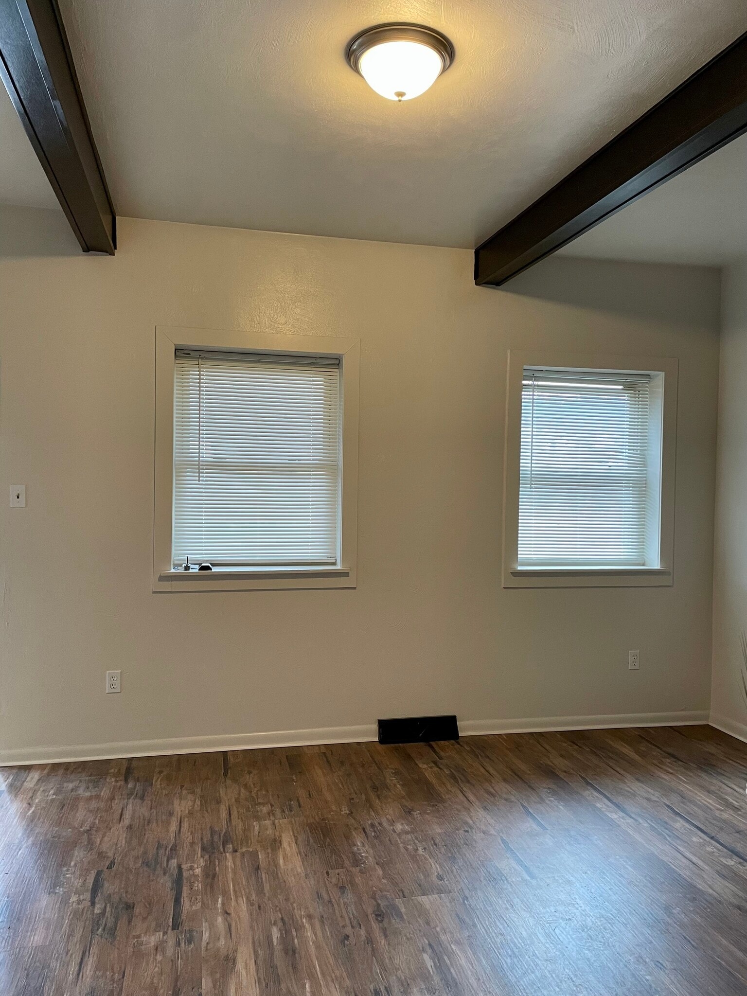 Building Photo - 672 Middle Ave