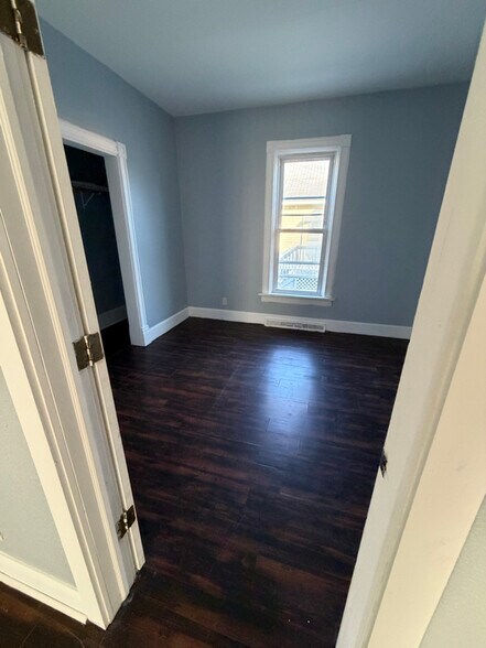 Building Photo - 1641 N Main St