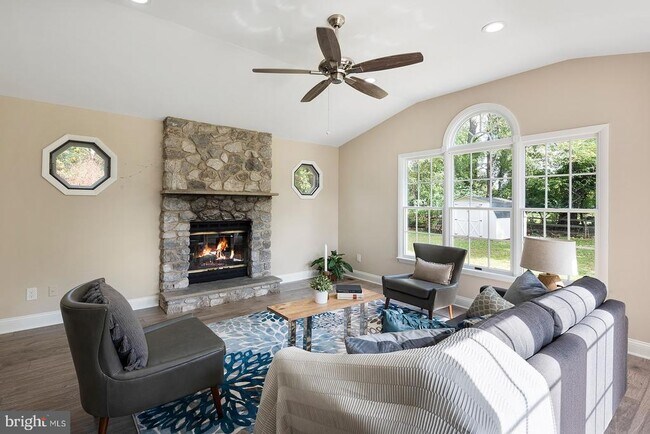 Building Photo - 450 Ridge Run