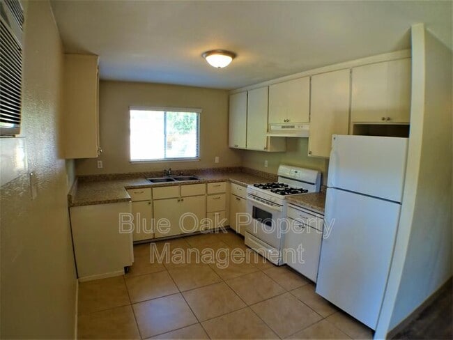 Building Photo - 346 Hickory St