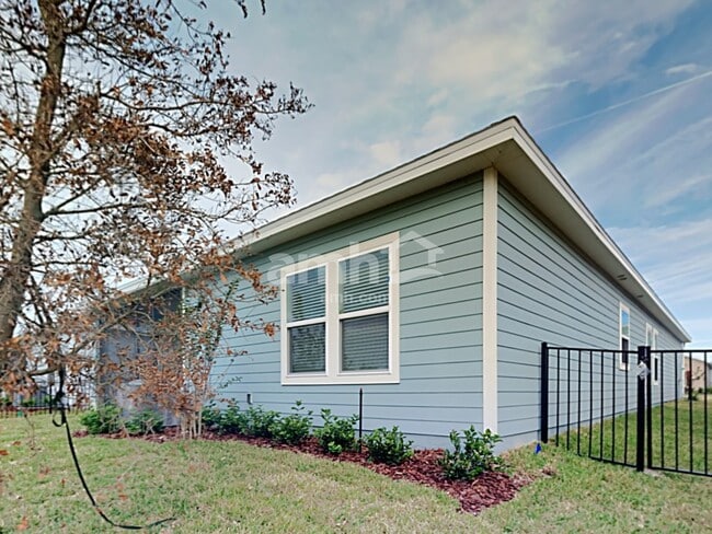 Building Photo - 120 Hemlock Point