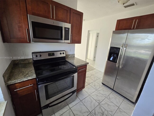 Building Photo - 17193 NE 18th Ave