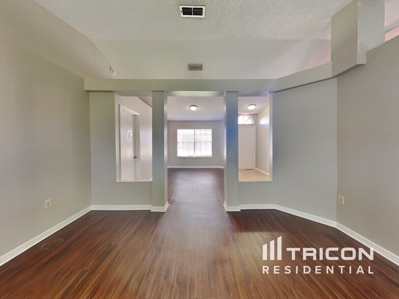 Building Photo - 3132 Mandeville St