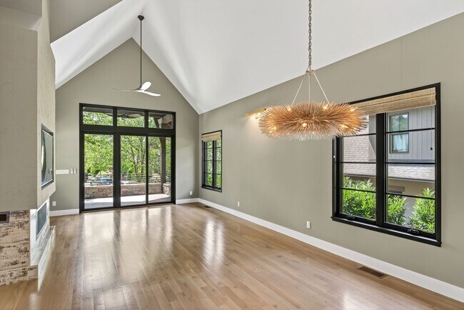 Building Photo - Stunning Luxury Home in the Village of Che...