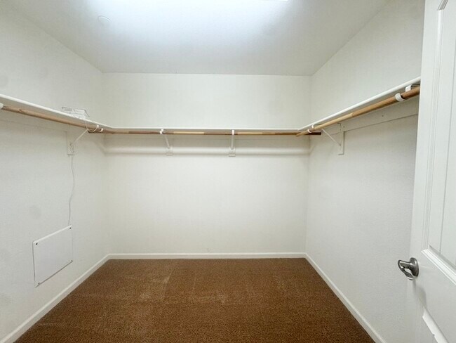 Building Photo - 72 Crystalwood Cir