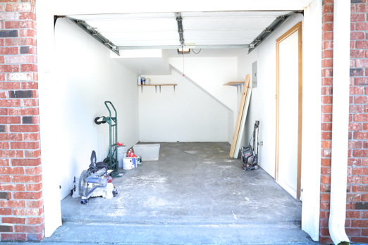 Attached garage - 1635 E 120th St