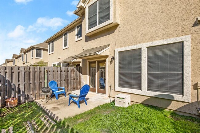 Building Photo - 3300 Forest Creek Dr
