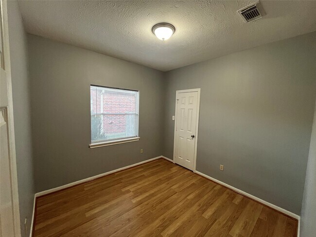 Building Photo - 16027 Silver Valley Dr