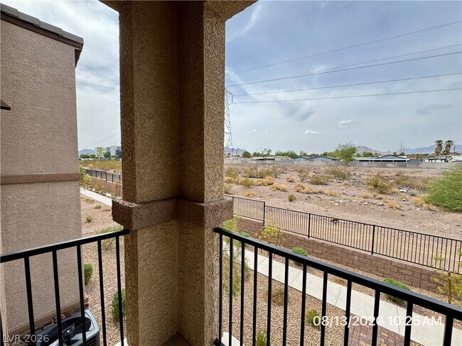 Building Photo - 630 Bellus Pl
