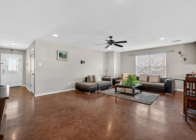 Building Photo - Comfy 4-Bed Midland Home with all appliances, backyard, attached garage, 6 min to grocery store