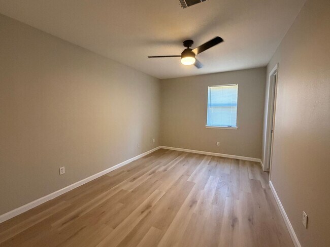Building Photo - 801 Sequoyah Way