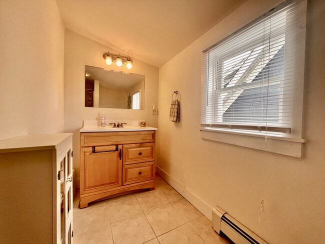 Building Photo - 26 Poplar St