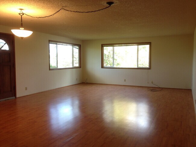 Building Photo - ch/lo06