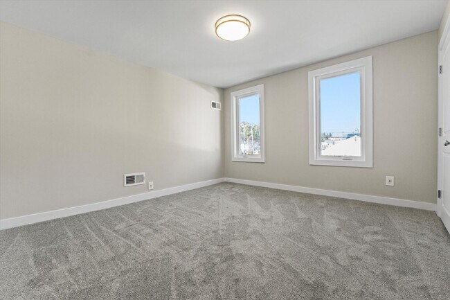 Building Photo - 378 S Mammoth Rd