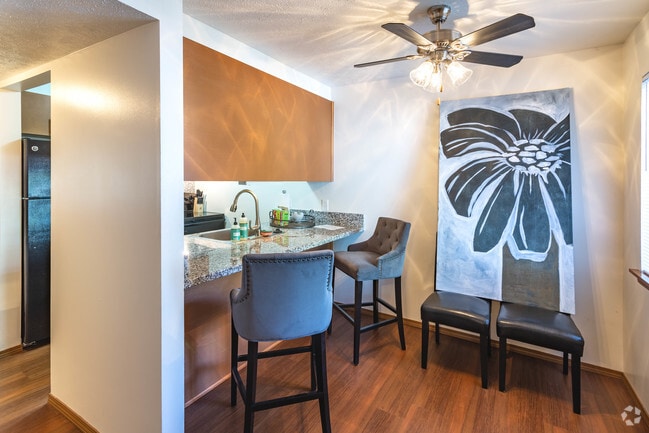 Interior Photo - Raleigh House Apartments