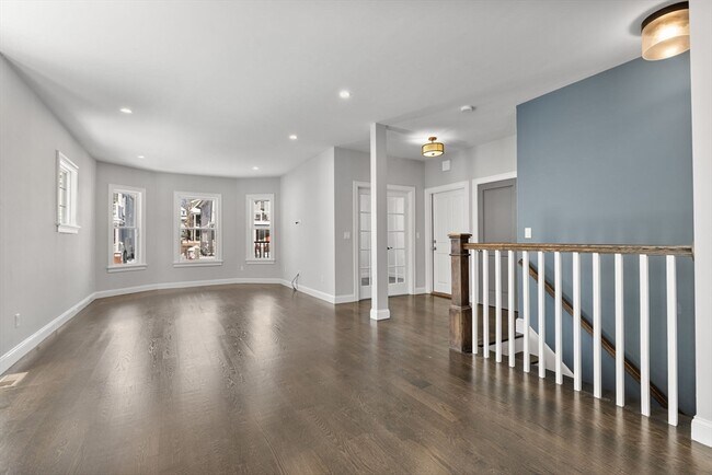 Building Photo - 83 Centre St