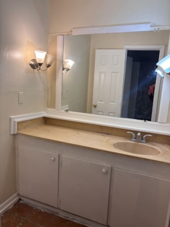 Building Photo - 3359 Suncrest Dr