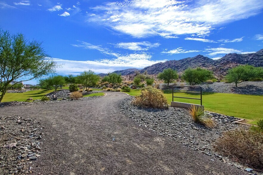 Building Photo - 1005 E Paseo Way