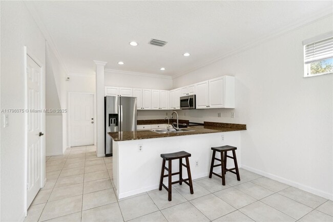 Building Photo - 7423 NW 70th Ave