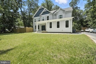 Building Photo - 5604 Clermont Dr