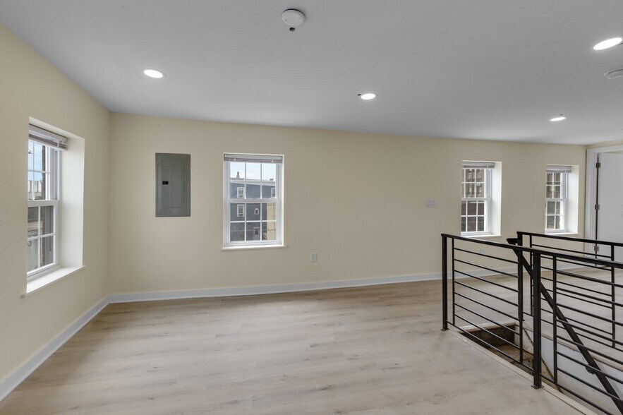 Building Photo - 2723 E Huntingdon St