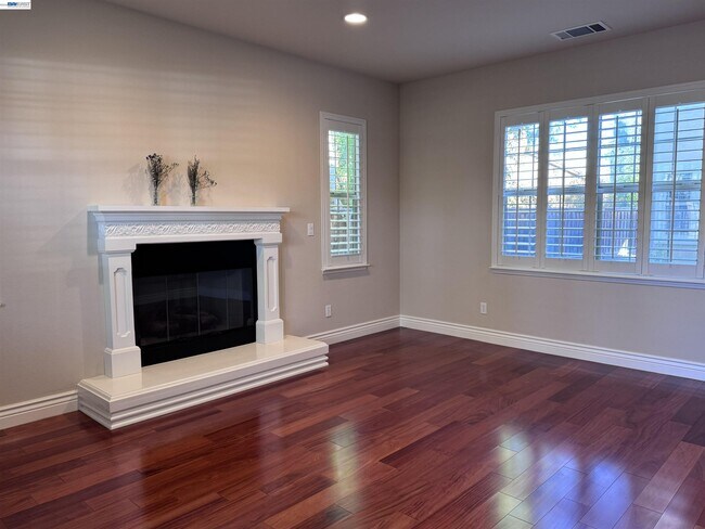 Building Photo - 7875 Kennard Ln