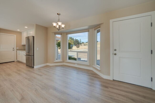 Building Photo - Spacious 3 Bed, 2 Bath Home with Acreage, ...
