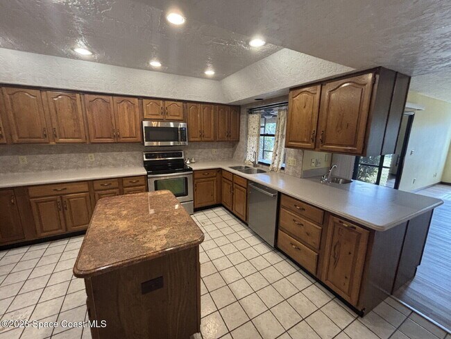 Building Photo - 7935 Timberlake Dr